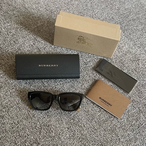 Burberry Accessories - Burberry Sunglasses BE4277